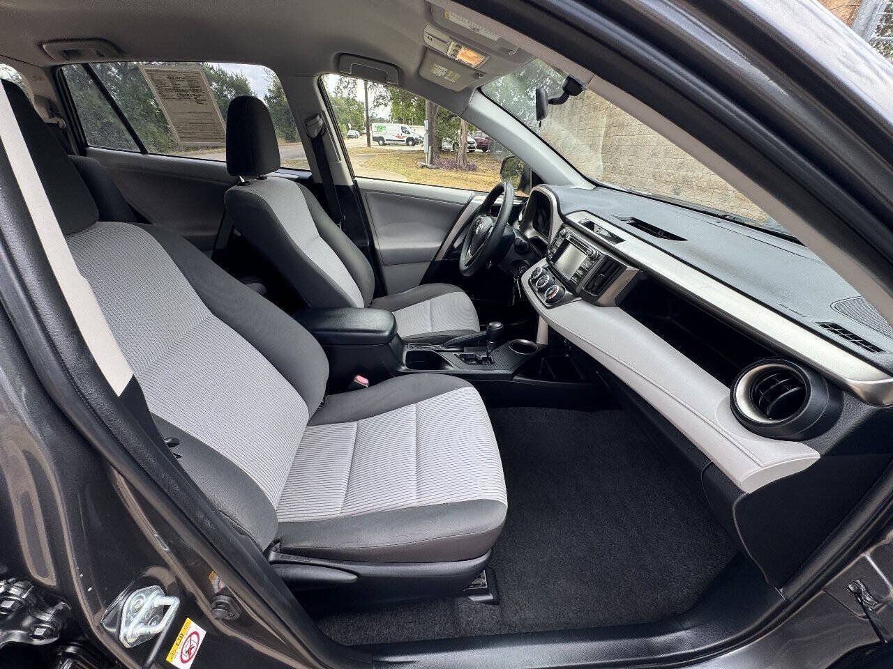Used 2013 Toyota RAV4 LE FWD image 20