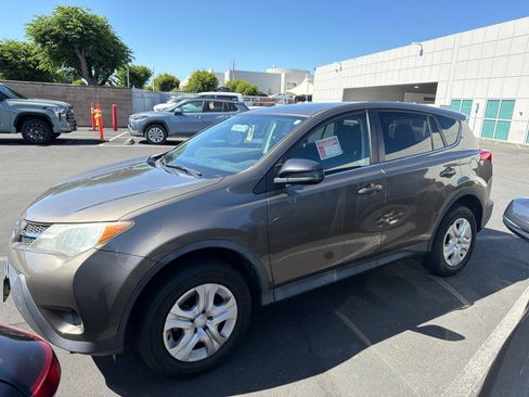 Used 2015 Toyota RAV4 LE FWD image 4