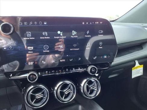New 2025 Chevrolet Blazer EV LT AWD/4WD image 9