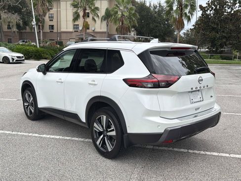 Used 2024 Nissan Rogue SL FWD image 6
