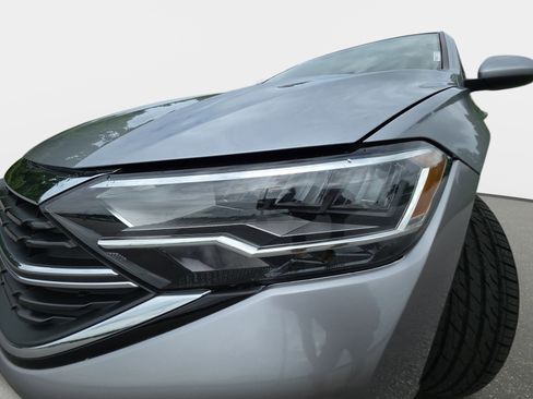 Used 2023 Volkswagen Jetta SE w/ Panoramic Sunroof Package FWD image 32