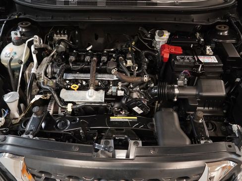 Used 2020 Nissan Kicks SR FWD image 37