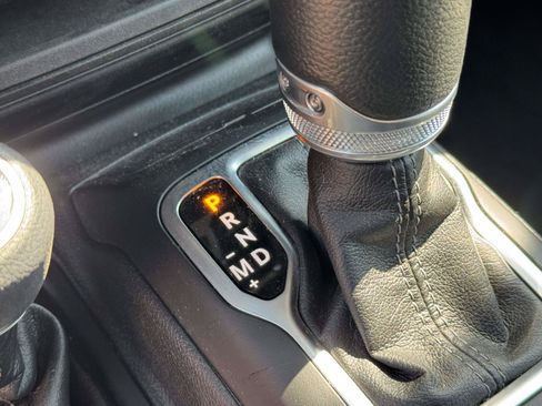 Used 2025 Jeep Wrangler Unlimited Sport AWD/4WD image 13