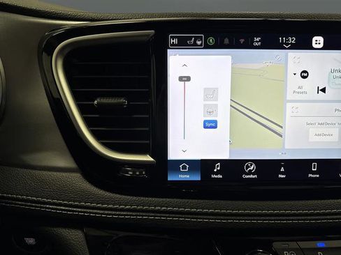 Used 2024 Chrysler Pacifica Select image 7