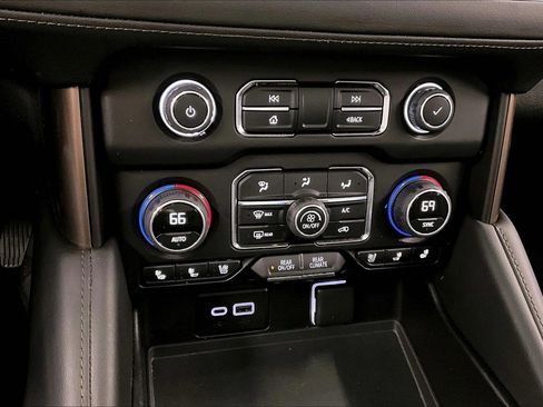 Used 2024 Chevrolet Suburban High Country AWD/4WD image 31
