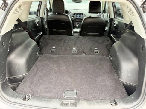 Used 2018 Jeep Compass Latitude w/ Popular Equipment Group AWD/4WD image 26