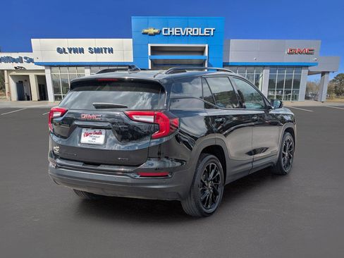 Used 2024 GMC Terrain SLT w/ Elevation Edition image 9