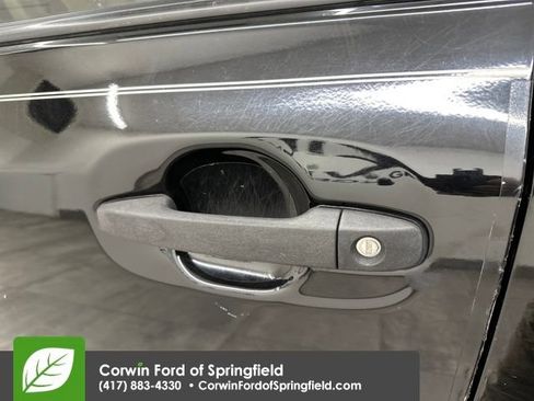 Used 2011 Toyota Sienna Base image 18