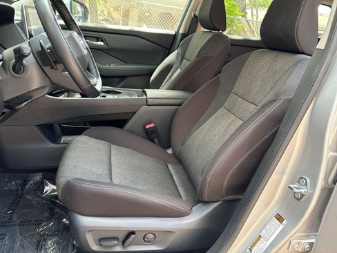 Used 2025 Nissan Rogue SV FWD image 28