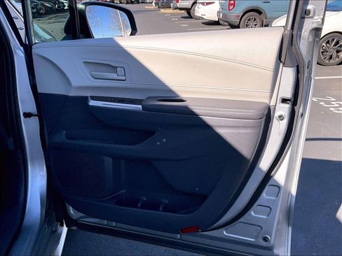 Used 2021 Toyota Sienna LE image 25