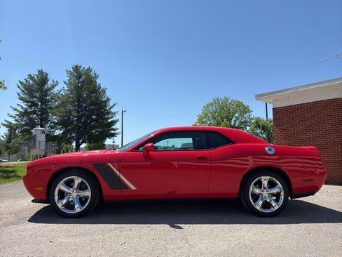 Used 2013 Dodge Challenger R/T image 6