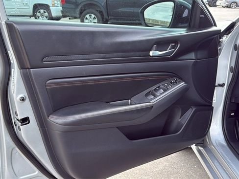 Used 2021 Nissan Altima 2.5 SR image 9