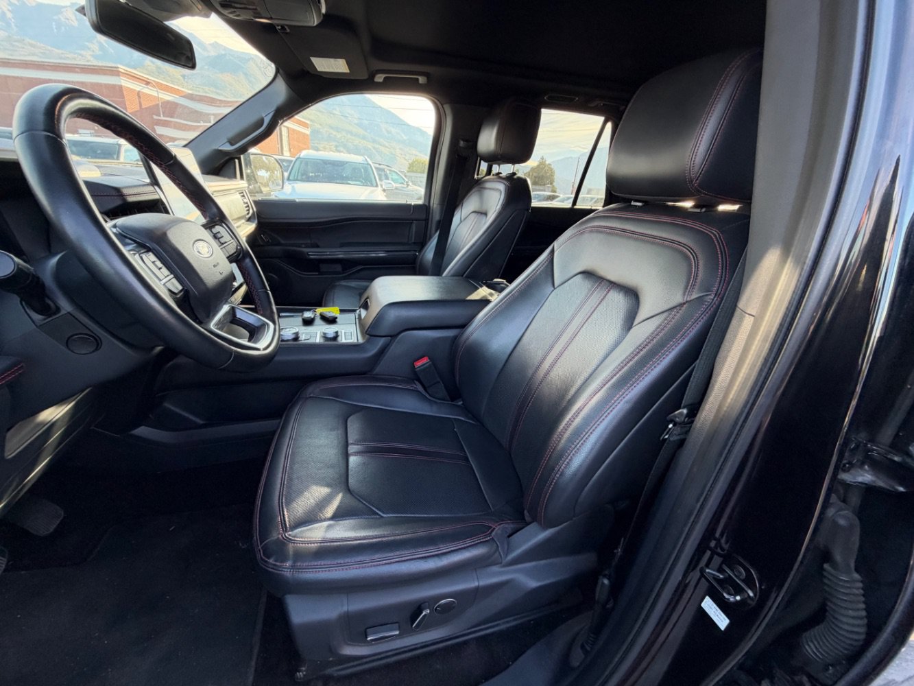 Used 2022 Ford Expedition Limited AWD/4WD image 16
