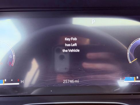Used 2023 Jeep Grand Cherokee Altitude RWD image 25