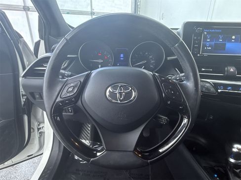 Used 2018 Toyota C-HR XLE image 20