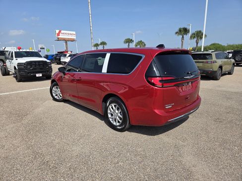 New 2026 Chrysler Pacifica Select FWD image 5