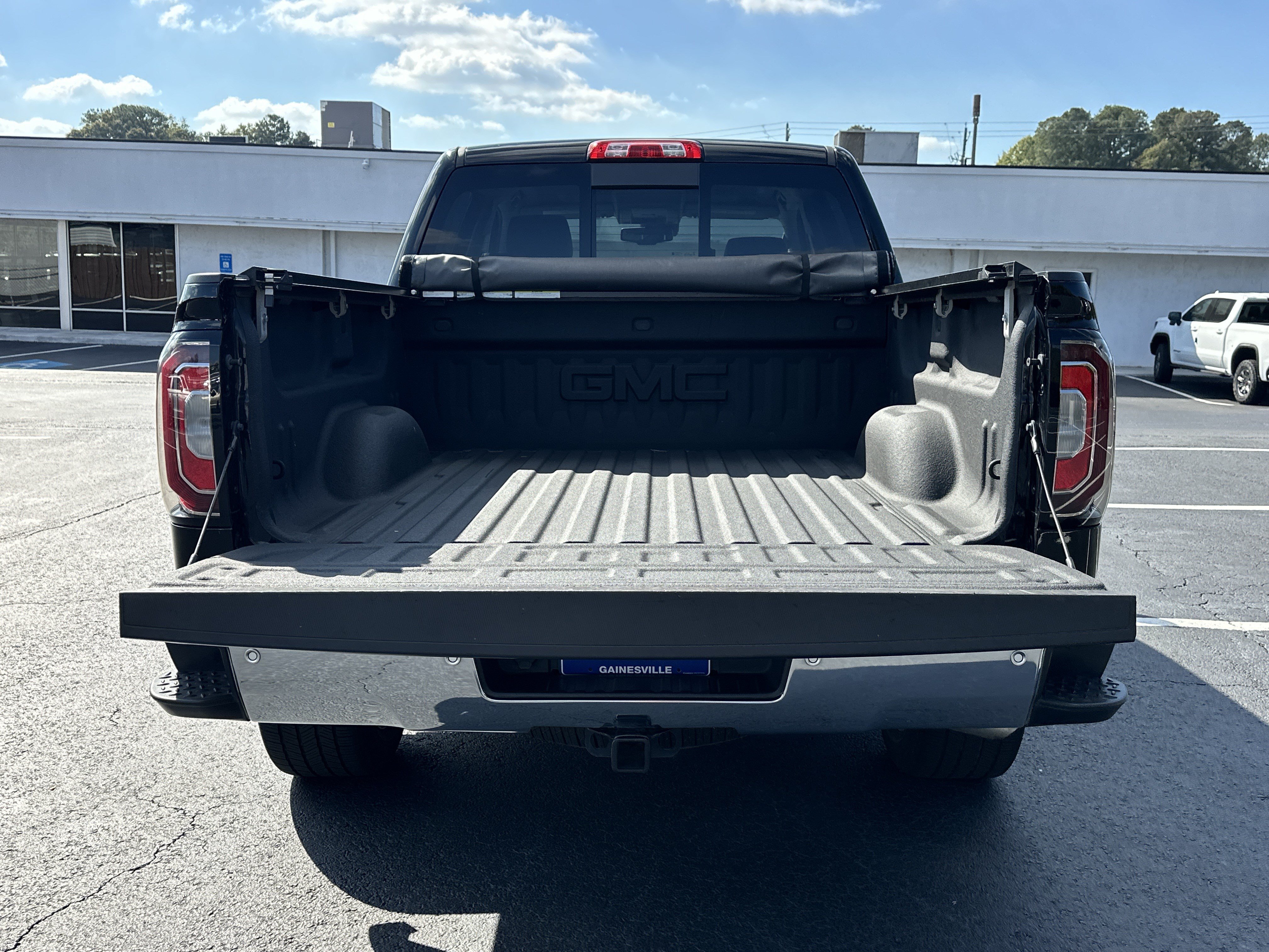 Used 2018 GMC Sierra 1500 SLT w/ Enhanced Driver Alert Package RWD image 14