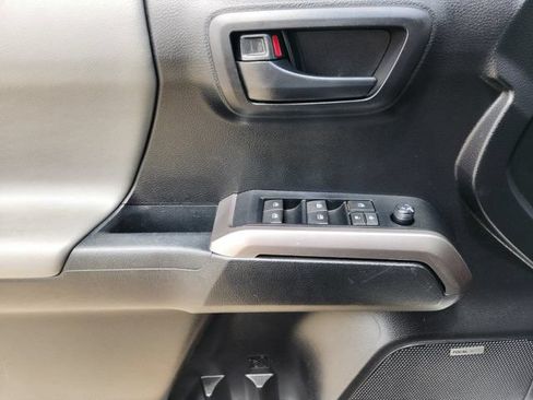 Used 2022 Toyota Tacoma SR5 RWD image 21