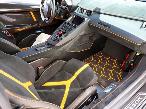 Used 2019 Lamborghini Aventador SVJ AWD/4WD image 44