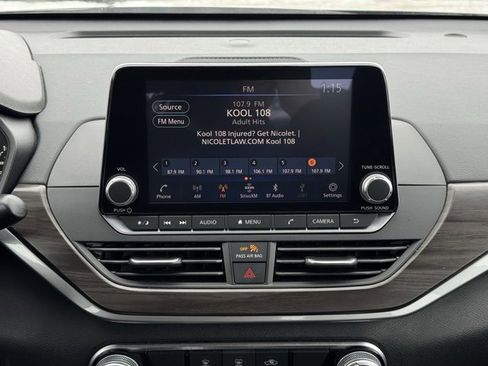 Used 2023 Nissan Altima 2.5 SV image 3