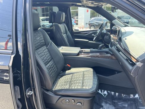 Used 2023 Cadillac Escalade ESV Sport Platinum AWD/4WD image 28