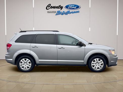 Used 2017 Dodge Journey SE FWD image 4