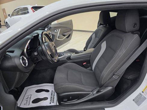Used 2017 Chevrolet Camaro LT RWD image 18