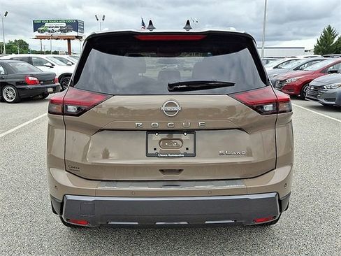 New 2025 Nissan Rogue SL w/ Tech Package AWD/4WD image 28