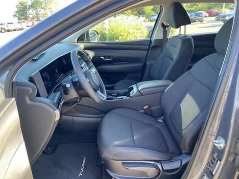 Used 2025 Hyundai Tucson SE FWD image 37