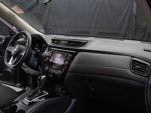 Used 2018 Nissan Rogue SV image 15