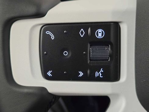New 2026 Land Rover Defender 130 X-Dynamic SE AWD/4WD image 30