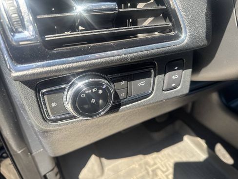 Used 2018 Lincoln Navigator Reserve w/ Technology Package AWD/4WD image 16