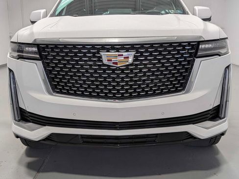 Used 2023 Cadillac Escalade Premium Luxury AWD/4WD image 2