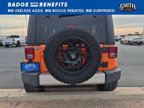 Used 2012 Jeep Wrangler Unlimited Sahara w/ Connectivity Group AWD/4WD image 5