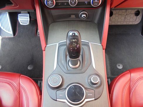 Used 2019 Alfa Romeo Stelvio Ti Lusso w/ Quick Order Package 22X Lusso image 18