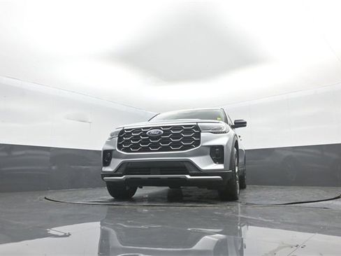 Certified 2025 Ford Explorer Platinum w/ Ultimate Package image 29