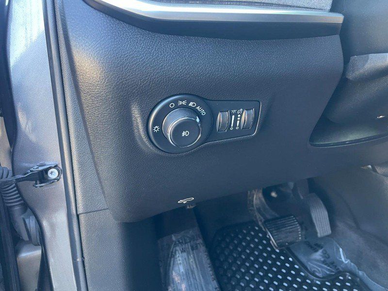 Used 2023 Jeep Compass Latitude w/ Convenience Group AWD/4WD image 22