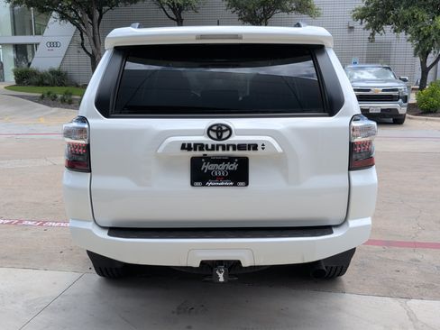 Used 2023 Toyota 4Runner SR5 Premium w/ Moonroof Package AWD/4WD image 9