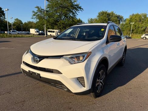 Used 2016 Toyota RAV4 LE FWD image 4