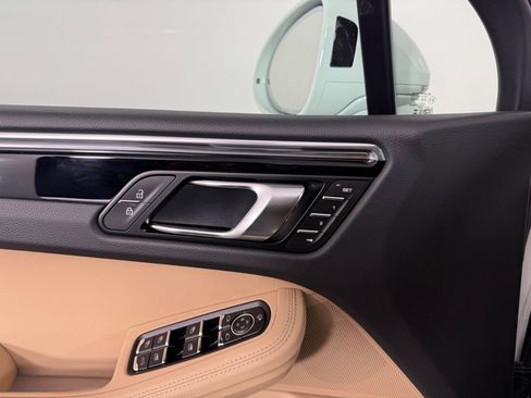 Certified 2026 Porsche Macan AWD/4WD image 21