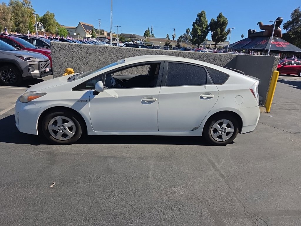 Used 2010 Toyota Prius Three w/ Preferred Accessory Pkg FWD image 2