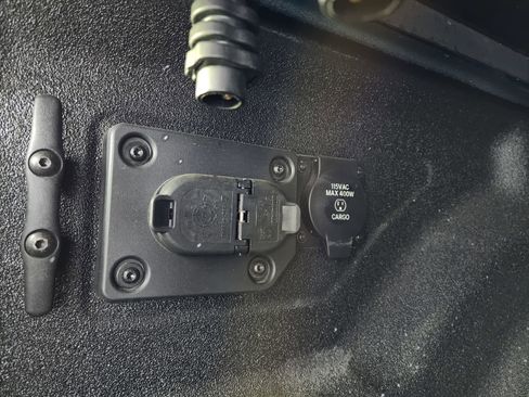 Used 2024 RAM 3500 Big Horn w/ Sport Appearance Package image 32