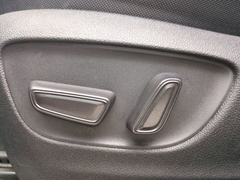 Used 2022 Toyota Highlander LE FWD image 21