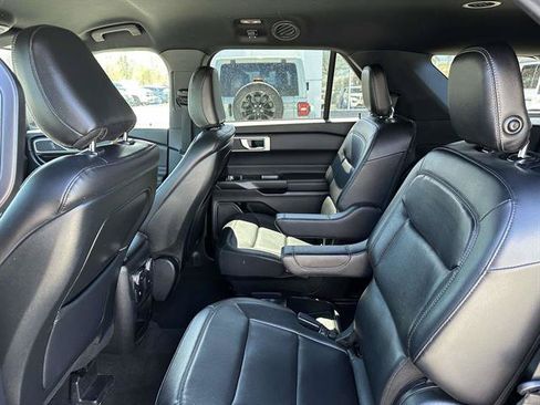 Used 2020 Ford Explorer XLT w/ Equipment Group 202A AWD/4WD image 31