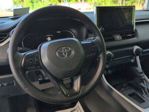 Used 2024 Toyota RAV4 LE FWD image 6