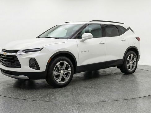 Used 2025 Chevrolet Blazer LT FWD image 3