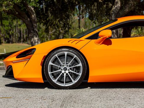 Used 2024 McLaren Artura RWD image 45