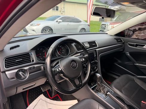 Used 2018 Volkswagen Passat 2.0T R-Line FWD image 13