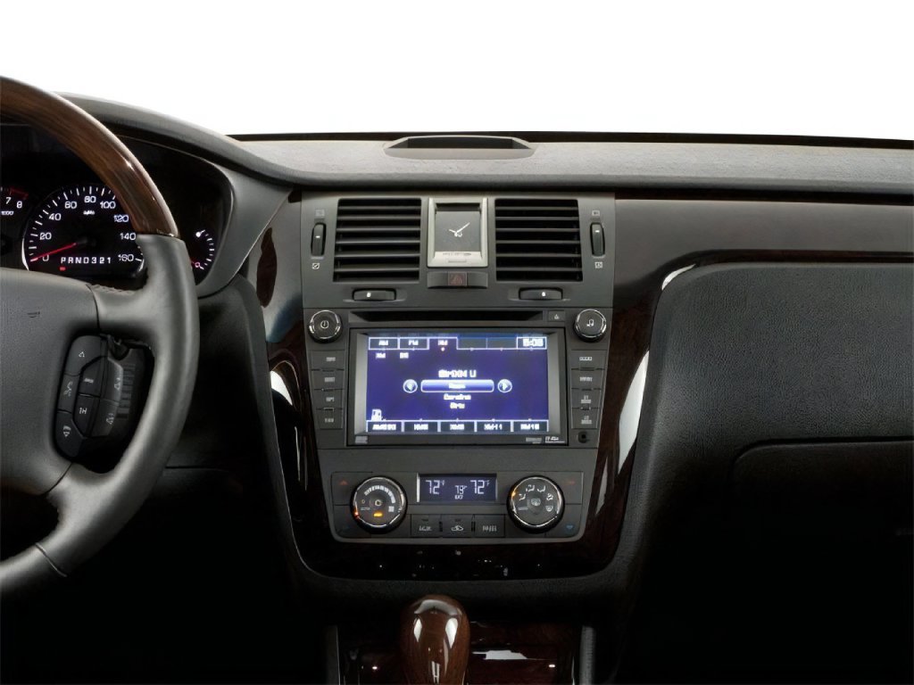 Used 2010 Cadillac DTS Luxury FWD image 17