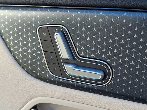 Used 2025 Mercedes-Benz GLB 250 4MATIC image 24